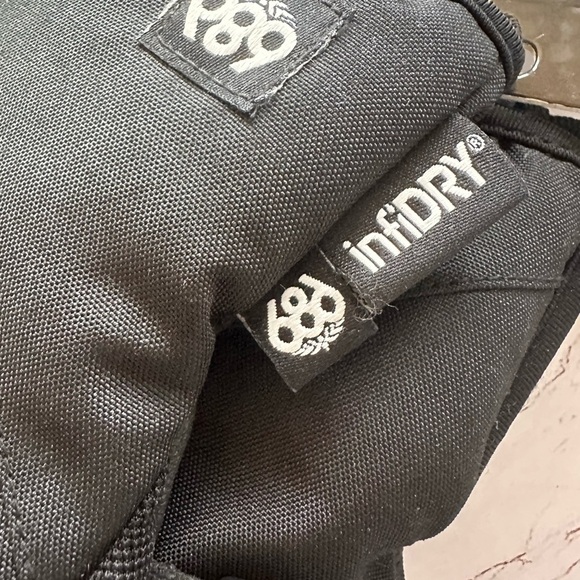 686 Ruckus Pipe Outdoor Winter Glove Black Large
BNWT - Picture 2 of 4